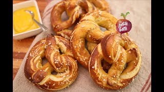 Recette de PRETZELS bretzels géants maison 🥨 pour OKTOBERFEST [upl. by Luby]